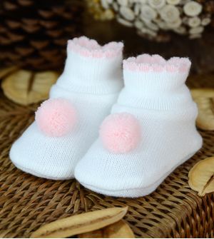 Sapatinho para Bebê Pompom e Detalhe Tam. RN