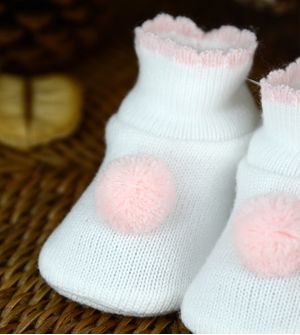Sapatinho para Bebê Pompom e Detalhe Tam. RN
