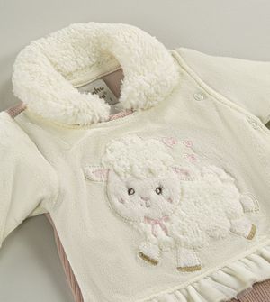 Macacão Plush Ovelha Charmosa