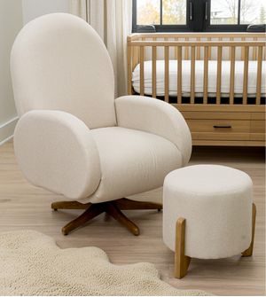 Poltrona Amamentação Bia Balanço e Giro com Puff