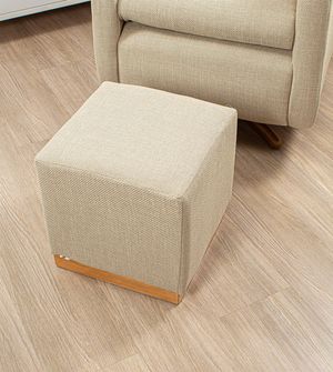 Poltrona Amamentação Nanda Balanço e Giro com Puff - Linho