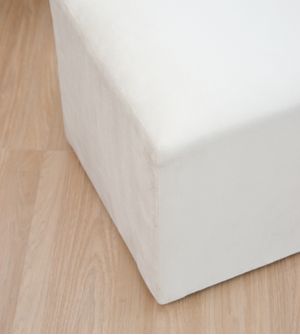 Puff Quadrado de Veludo Gariani