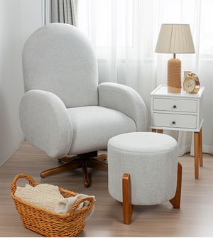 Poltrona Amamentação Bia Balanço e Giro com Puff