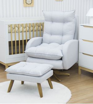 Poltrona Amamentação Cláudia Balanço e Giro com Puff Gariani
