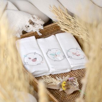 Kit Fralda de Ombro Bordada com 3 Peças 70x70cm - 1532