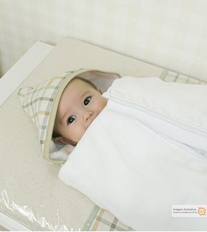 Toalha de Banho com Fralda e Capuz Bambino 90 x 70 cm