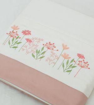 Jogo de Lençol para Berço Bordado Jardim com 3 peças