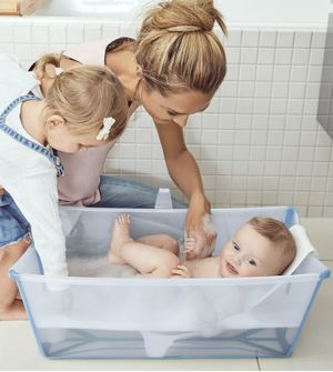 Banheira Flexível Transparente Oceano Azul Plug Térmico Stokke