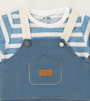 Jardineira/Blusa Jeans e Listras